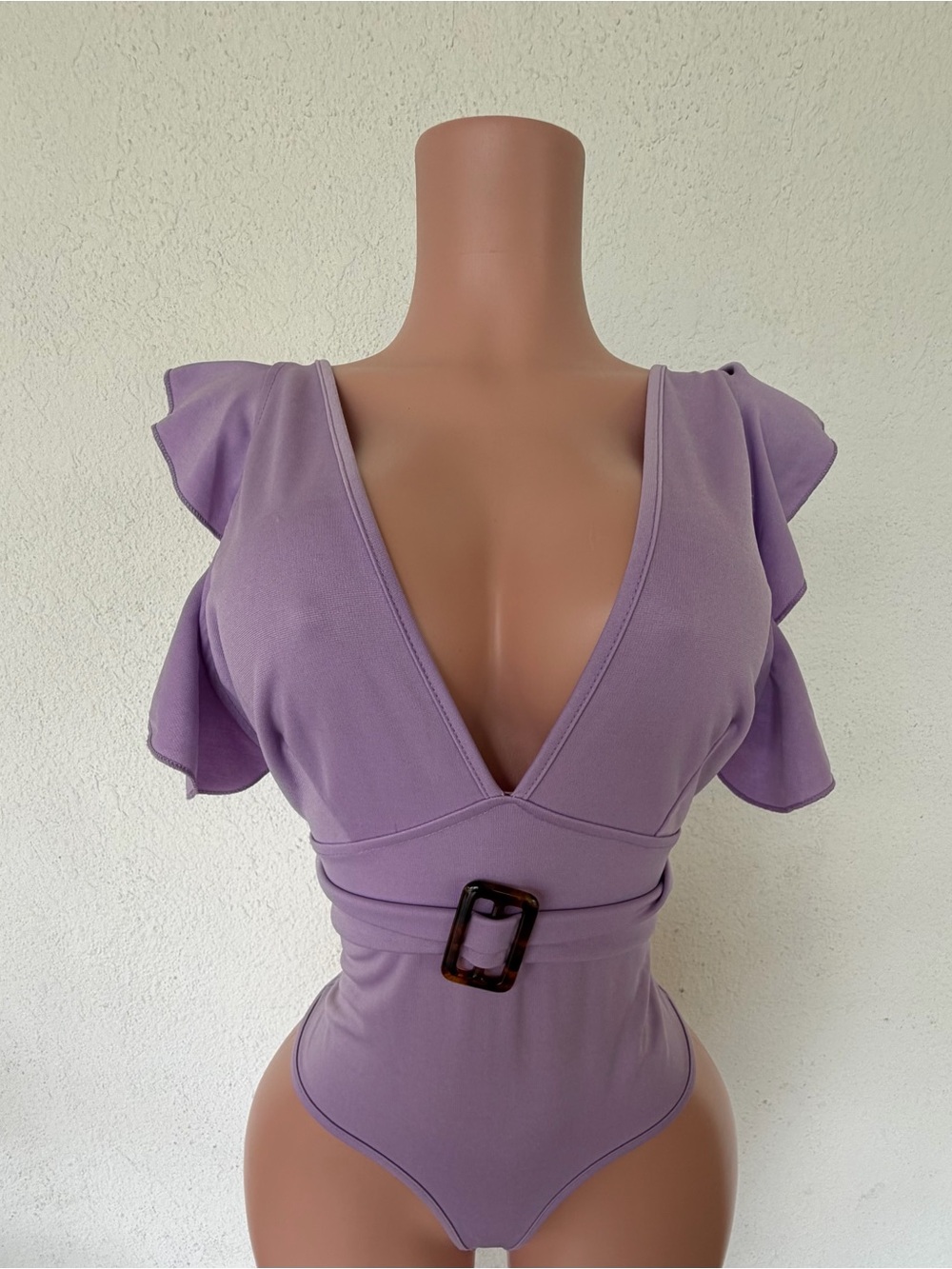 Moda Lilac V-Neck Ruffle Sleeve Bodysuit with Tortoiseshell Buckle